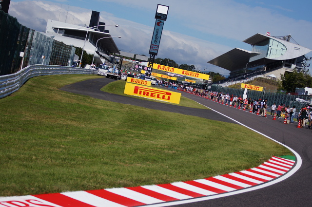 2012 鈴鹿サーキット F1 日本グランプリ 1-2コーナーのグラベル